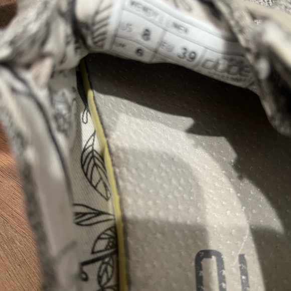 Marled black/white with Floral Patterned inside Hey Dude - Picture 2 of 6